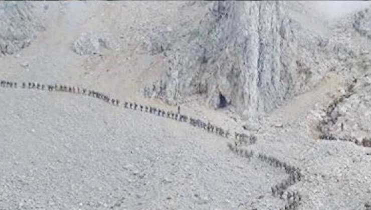 MSB’den nefes kesen paylaşımı: Binlerce komando aynı anda görüntülendi