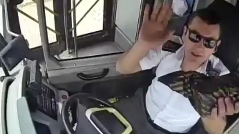 100 bin TL'yi halk otobüsünde unuttu 100 bin TL'yi halk otobüsünde unuttu