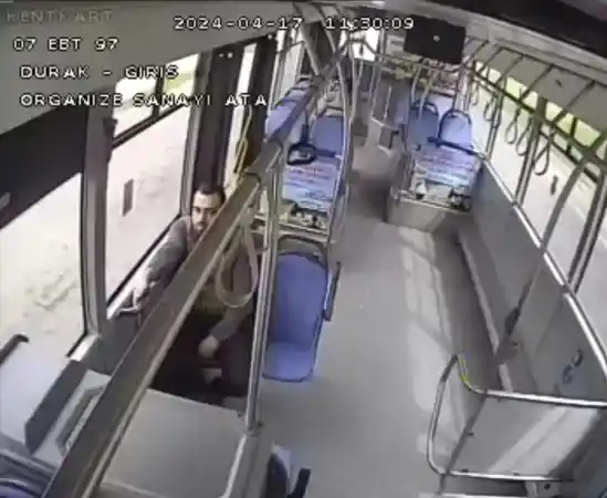 100 bin TL'yi halk otobüsünde unuttu 100 bin TL'yi halk otobüsünde unuttu