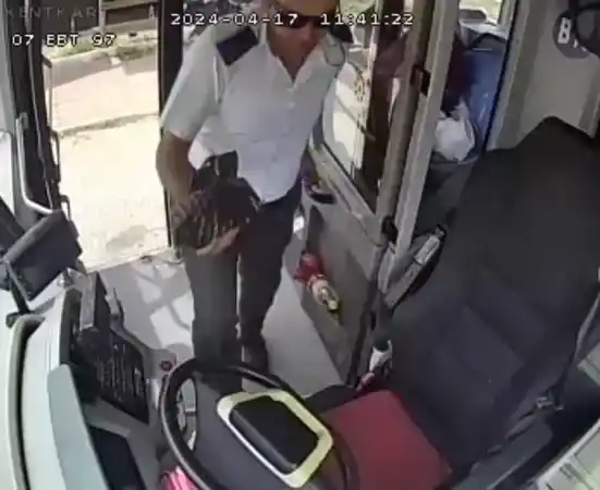 100 bin TL'yi halk otobüsünde unuttu 100 bin TL'yi halk otobüsünde unuttu