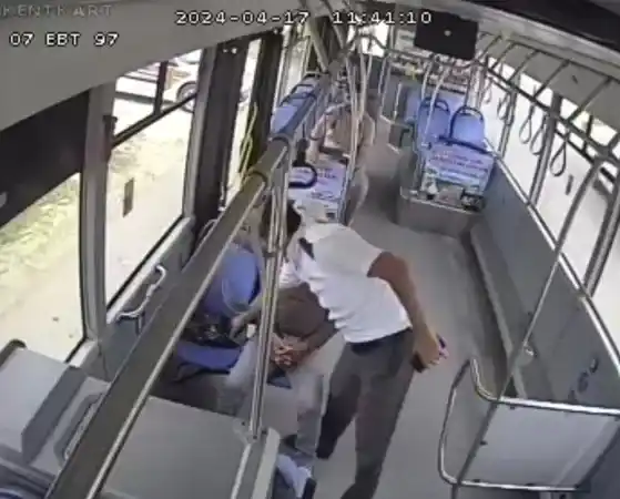 100 bin TL'yi halk otobüsünde unuttu 100 bin TL'yi halk otobüsünde unuttu