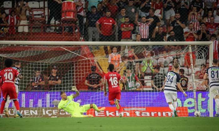 Kasımpaşa, Antalya’yı deplasmanda mağlup etti: 0-2