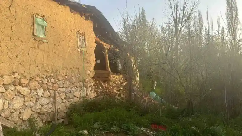 Tokat’ta korkutucu depremin izleri gün ağarınca ortaya çıktı