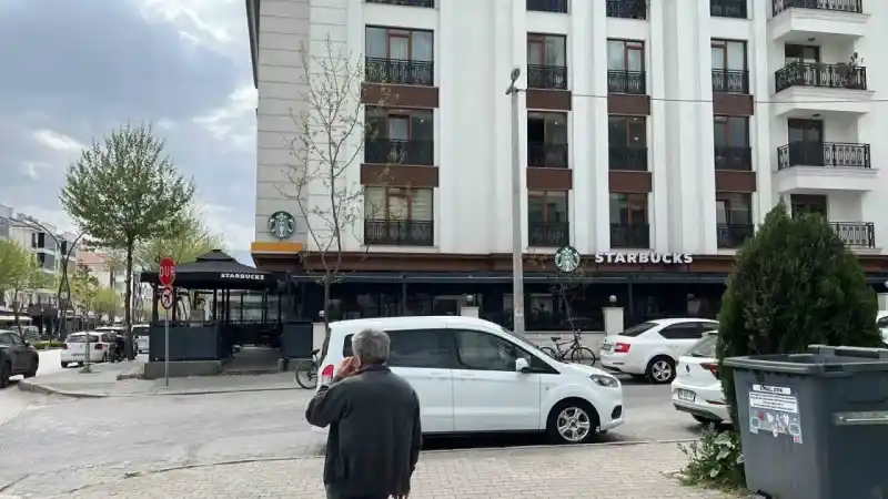 Arapça tabelalar kalktı, İngilizce tabelalar duruyor: “O zaman İngilizce tabelalar da kaldırılsın”