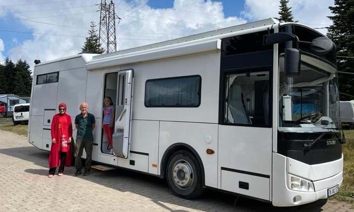 Özel halk otobüsünden akıllı karavan yaptı