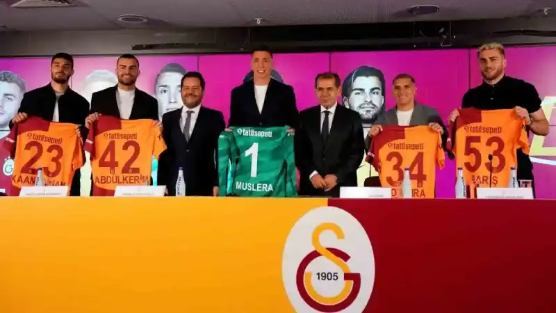 Galatasaray, 5 futbolcusu ile sözleşme yeniledi
