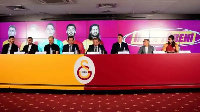 Galatasaray, 5 futbolcusu ile sözleşme yeniledi Galatasaray, 5 futbolcusu ile sözleşme yeniledi