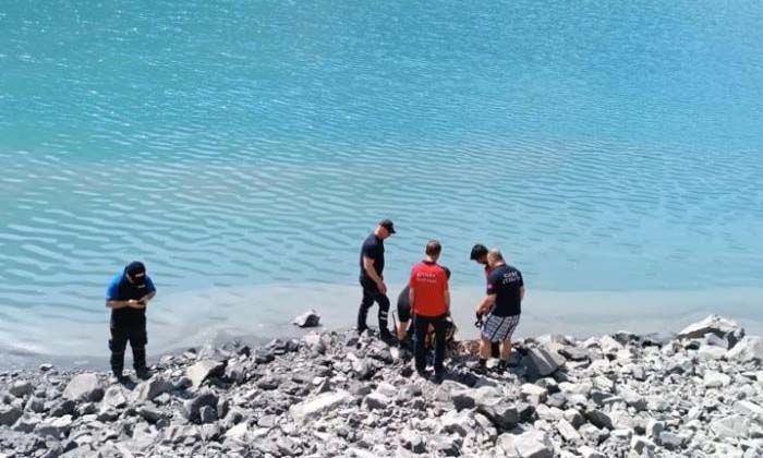 Şırnak’ta kamyon gölete uçtu, şoför kayıp