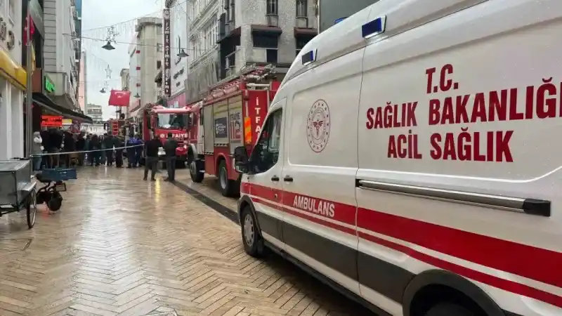 AVM’de yangın paniği