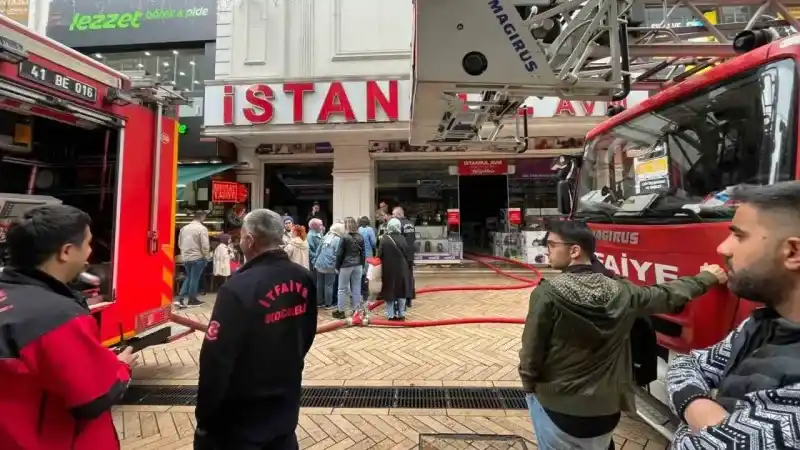 AVM’de yangın paniği AVM’de yangın paniği