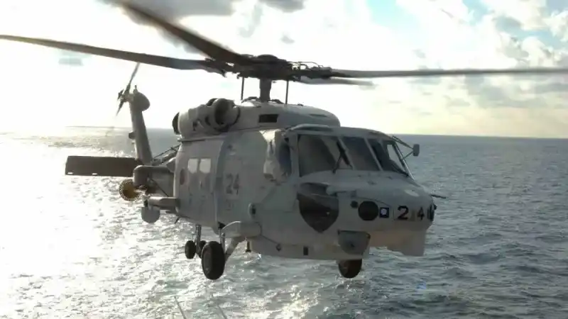 Japonya’da 2 askeri helikopter düştü: 1 ölü, 7 kayıp