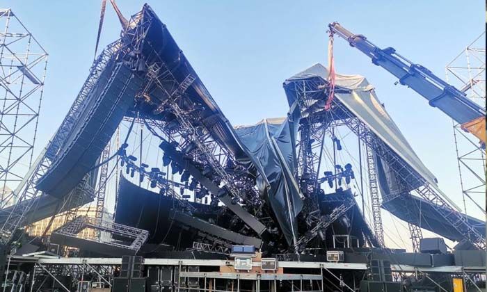 İzmir’de Tarkan’ın konser vereceği platform çöktü! Faciadan dönüldü