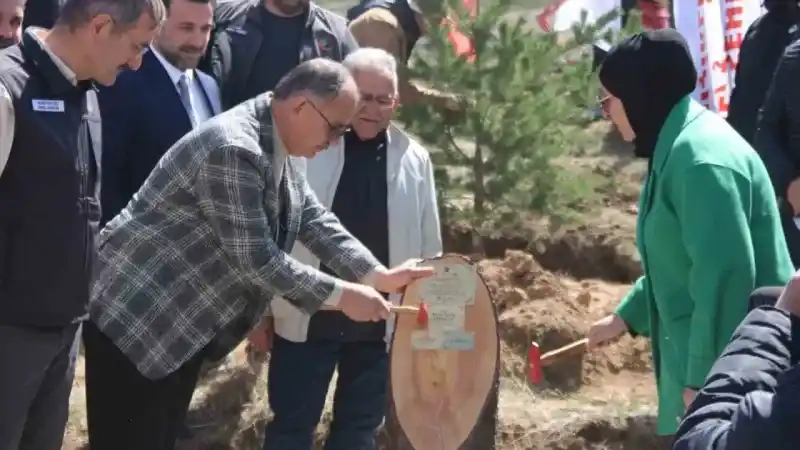 Bakan Özhaseki: "485 milyar liralık bir destekle İstanbul’u dönüştürmeye gayret edeceğiz" Bakan Özhaseki: "485 milyar liralık bir destekle İstanbul’u dönüştürmeye gayret edeceğiz"