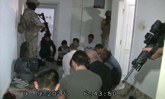 Bakan Soylu, uyuşturucu tacirlerine düzenlenen şafak operasyonunu yönetti