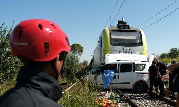Manisa’da trenin çarptığı araçta Şükrü Sever hayatını kaybetti