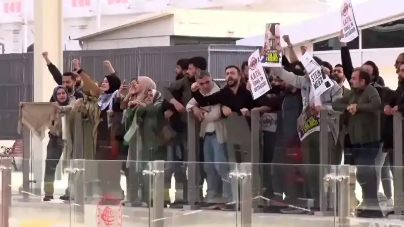 Almanya Cumhurbaşkanı Frank-Walter Steinmeier’e, İstanbul’da "İsrail" protestosu