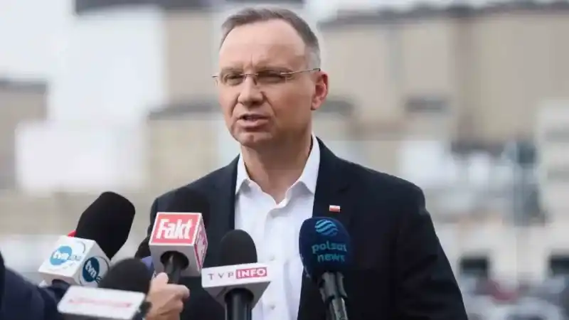 Polonya Cumhurbaşkanı Duda: "Ülkemize nükleer silah yerleştirilmesine hazırız" Polonya Cumhurbaşkanı Duda: "Ülkemize nükleer silah yerleştirilmesine hazırız"