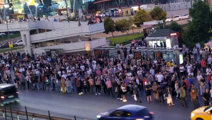 Metrobüs seferleri durdurulunca otobüs durakları doldu taştı