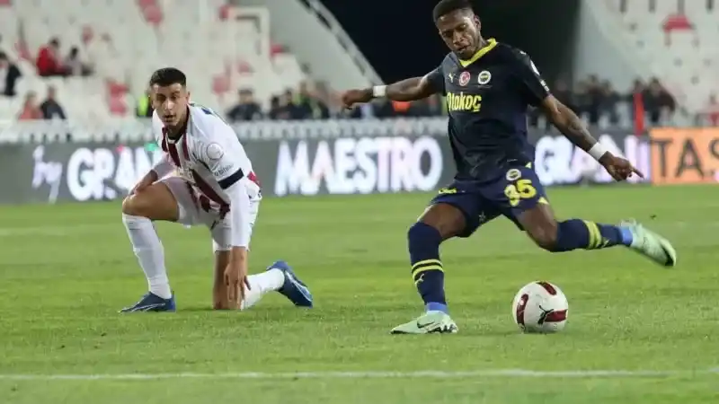Trendyol Süper Lig: Sivasspor: 2 - Fenerbahçe: 2 Trendyol Süper Lig: Sivasspor: 2 - Fenerbahçe: 2
