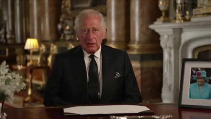 Kral Charles ilk kez halka seslendi