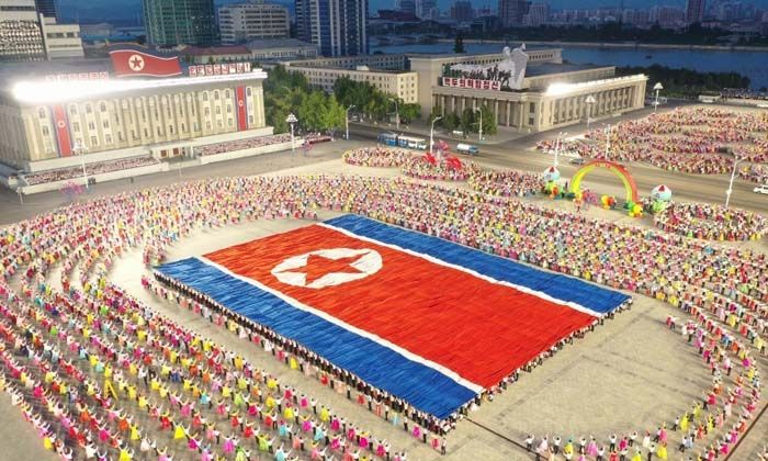 Kuzey Kore’nin kuruluşunun 74. yılı görkemli bir törenle kutlandı