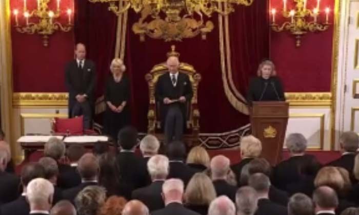 Charles, Londra’daki St James’s Sarayı’nda resmen kral ilan edildi