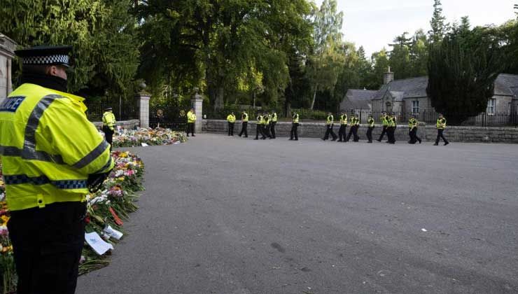 Kraliçe II. Elizabeth’in cenazesi Balmoral Kalesi’nden çıkarıldı
