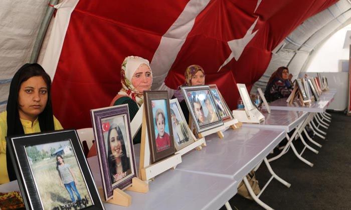 Evlat nöbeti tutan ailelerin direnişi bin 105. gününde de sürüyor