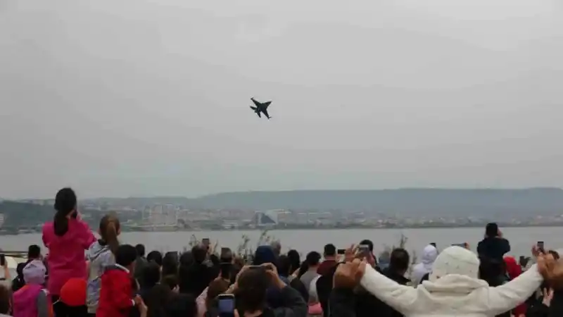 Çanakkale’de SOLOTÜRK nefesleri kesti