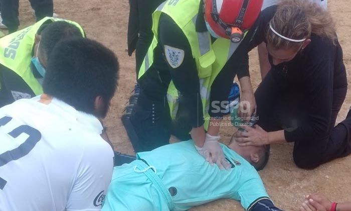 Meksika’da futbolcu maç esnasında kalbine yenik düştü