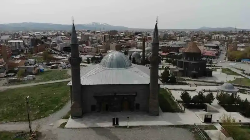 "Ulu Camii’de Ermeniler 285 Türk’ü diri diri yaktı"