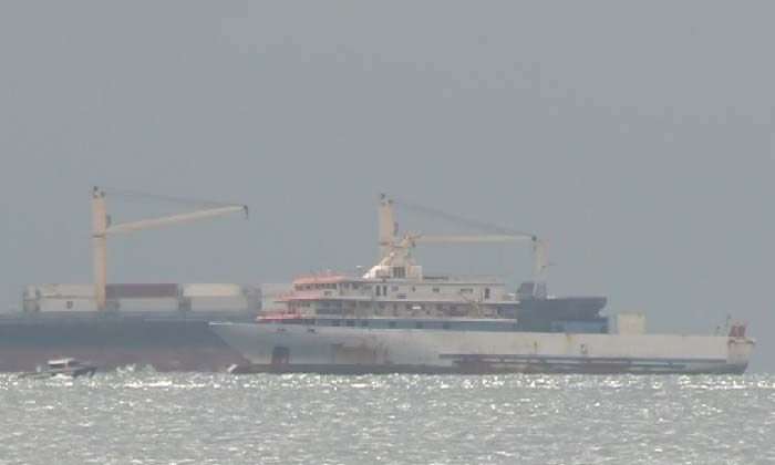 Yunanistan tarafından taciz ateşine tutulan ‘Anatolian’ adlı gemi Zeytinburnu açıklarına demirledi