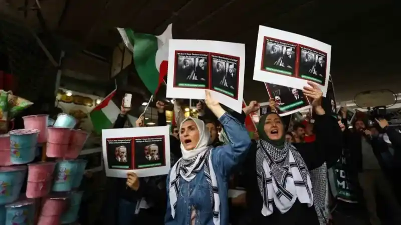 Almanya Cumhurbaşkanı Steinmeier, Ankara’da protesto edildi