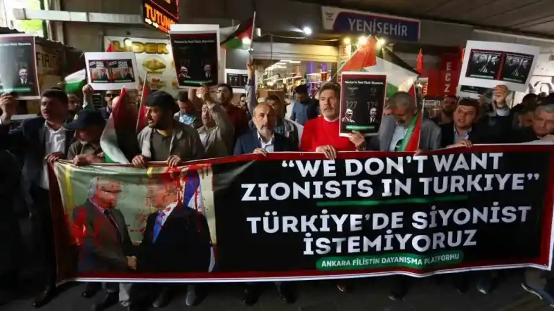 Almanya Cumhurbaşkanı Steinmeier, Ankara’da protesto edildi