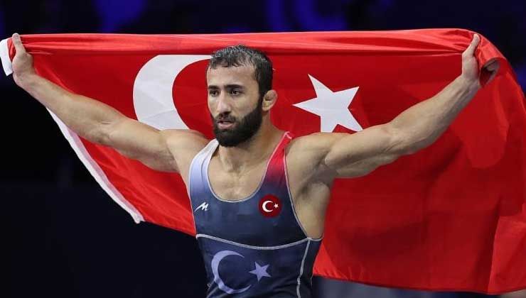 Burhan Akbudak’tan Dünya Güreş Şampiyonası’nda altın madalya