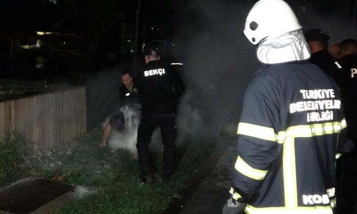 Adliye binasının önünde üzerine benzin döküp kendisini yakmaya kalktı