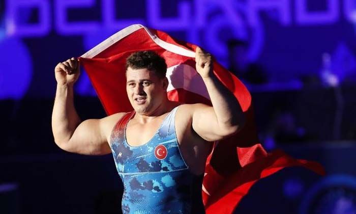 5. defa dünya şampiyonu olan Rıza Kayaalp tarihe geçti