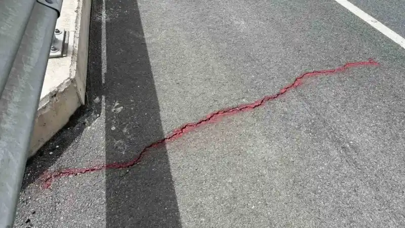 Artvin’de kayma ve çatlamaların meydana geldiği viyadük sürücüleri tedirgin ediyor