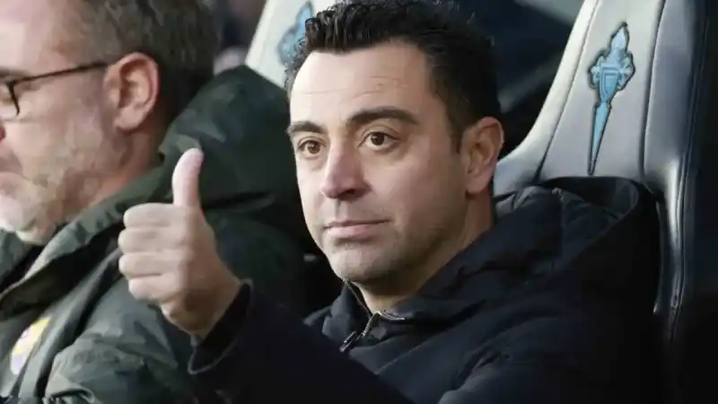 Xavi Hernandez, Barcelona’da kaldı