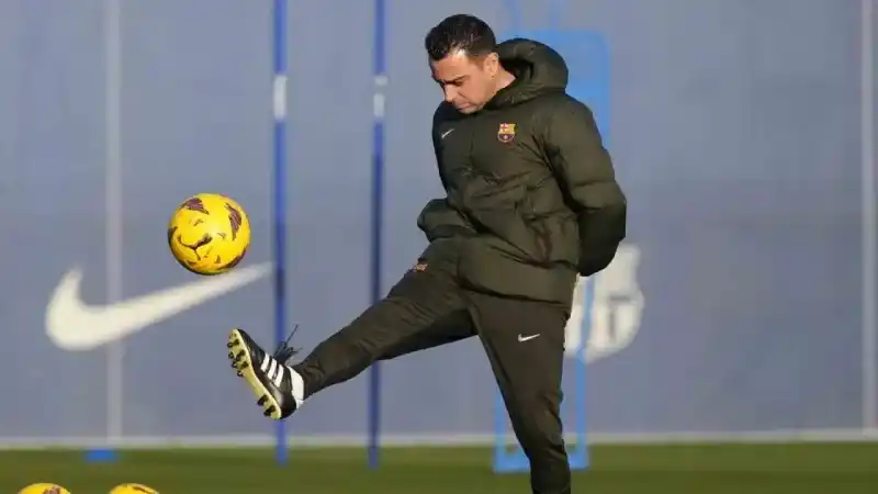 Xavi Hernandez, Barcelona’da kaldı