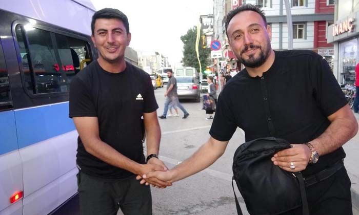 Vanlı sürücü, aracında unutulan 50 bin TL’yi sahibine teslim etti