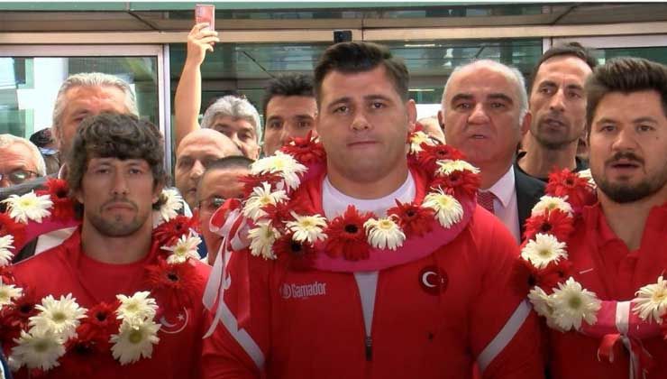 5. kez Dünya Şampiyonu olan Rıza Kayaalp’e coşkulu karşılama