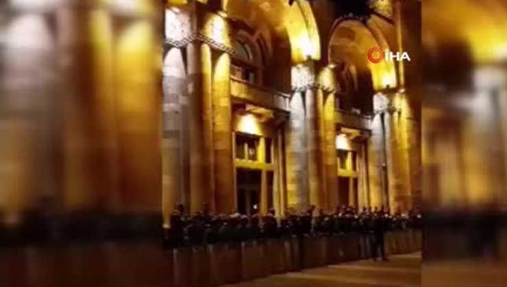 Erivan karıştı: Paşinyan karşıtları sokağa indi