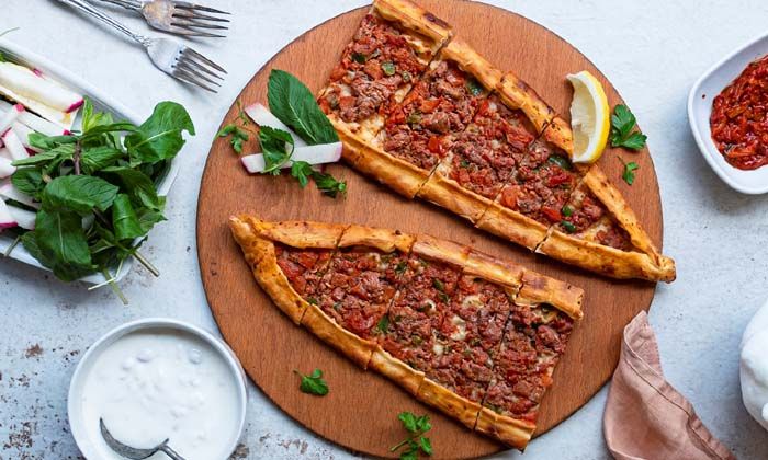 Kıymalı pide ve bostana lezzetleri DEDECAN’da