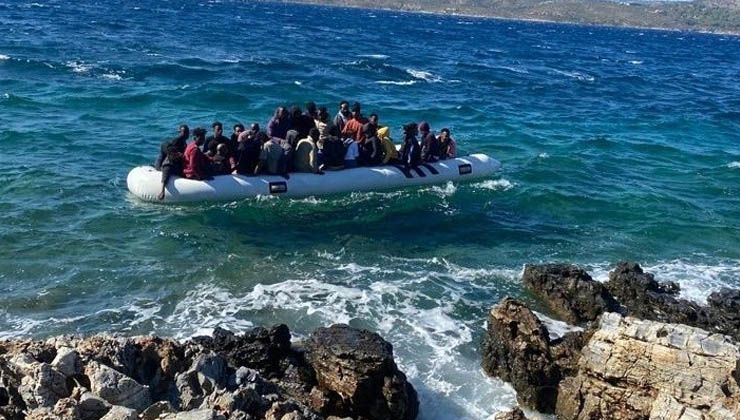 Yunan yine acımadı! 49 düzensiz göçmeni geri itti