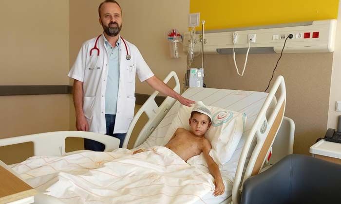 Köpeklerinin saldırısı sonucu yaralanan çocuk 22 gün sonra taburcu oldu