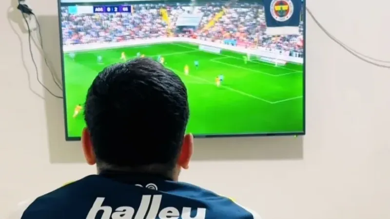 Diyarbakır’da Fenerbahçeli taraftar, Icardi’nin ’Sınır dışı’ edilmesi için polise şikayette bulundu Diyarbakır’da Fenerbahçeli taraftar, Icardi’nin ’Sınır dışı’ edilmesi için polise şikayette bulundu