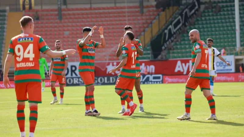 Alanyaspor'dan İstanbulspor'a yarım düzine gol Alanyaspor'dan İstanbulspor'a yarım düzine gol