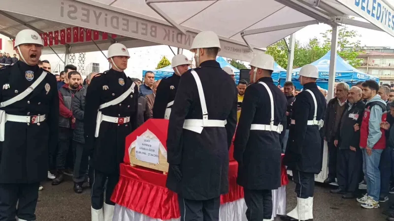 Adıyaman’da şehit olan Komiser Gökhan Özer son yolculuğuna uğurlandı Adıyaman’da şehit olan Komiser Gökhan Özer son yolculuğuna uğurlandı