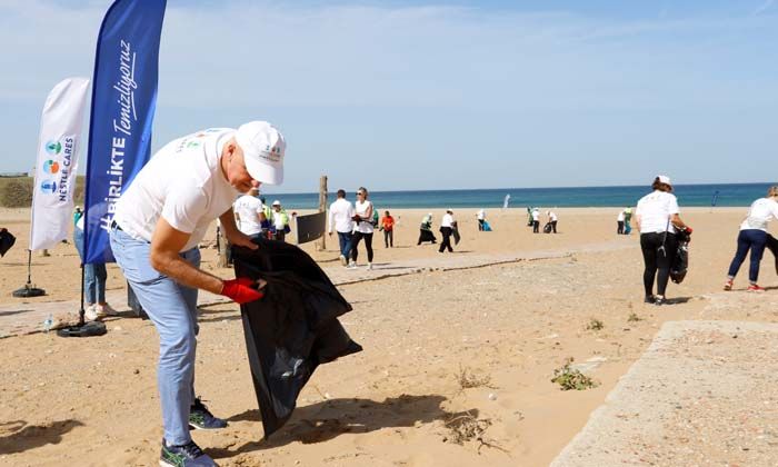 Nestlé Gönüllüleri, Sarıyer Kısırkaya Plajı’nı temizledi